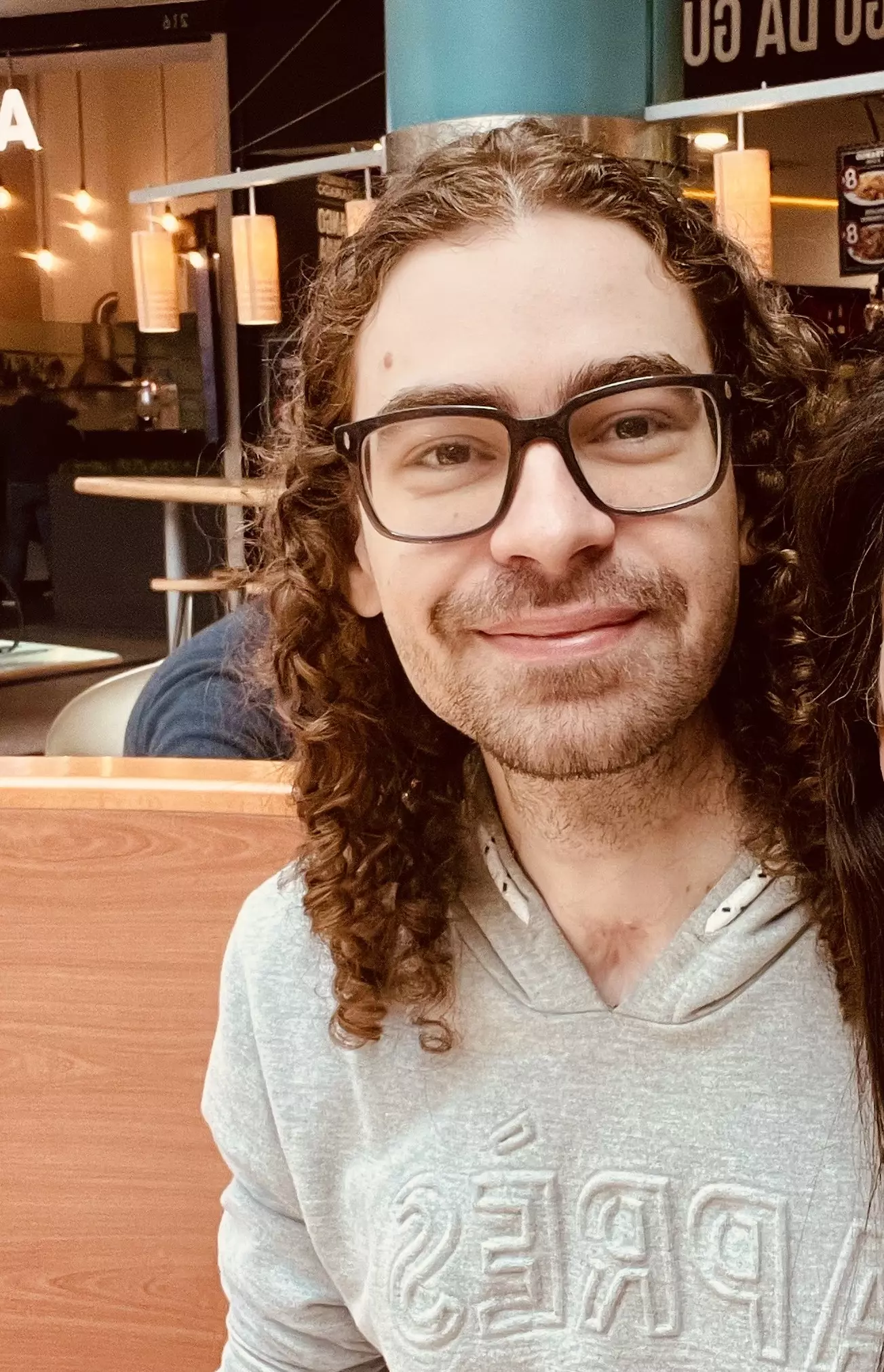 Gabriel, Infromático da Chocolateria Delícia