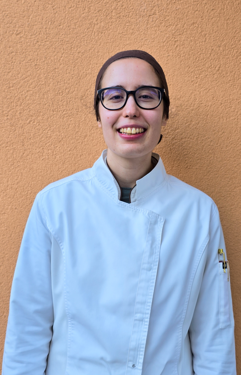 Adriana administrativa da Chocolateria Delícia